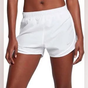 Women’s White Nike Shorts🤍🤍